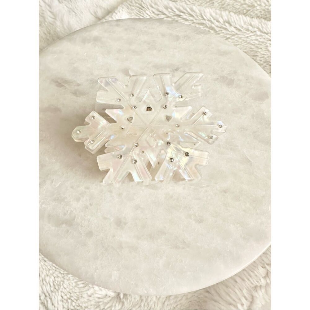 White Iradecent snowflake hair claw with rhinestone ￼